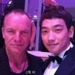 <b>외국</b> 뮤지션과 사진 찍은 국내 가수들