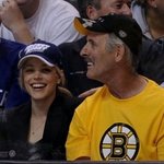 카메라에 잡히자 좋아하는 연예인 <b>레이첼</b> 맥아담스