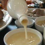 더운데 막걸리라도 한잔 하고 <b>힘내자</b>