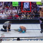 wwe에 <b>2ne1</b> 팬이 나왔네요 ㅋ