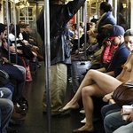 전라미녀 사진작가 에리카 시모네 “경찰에 체포될 때 성추행 당해”