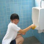 화장실 청소는 <b>맨손</b>으로 해야 제맛!! (식사 전후 보기 금지 ㅠㅠ)