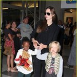 안젤리나 <b>졸리</b>,자하라&amp;샤일로와 함께