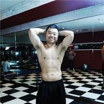 이렇게 다리털 까만 건 또 처음봄