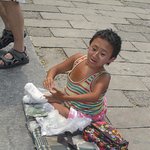 장애인딸을 앵벌이 시키는 어머니를봤습니다(사진有)