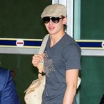 <b>2pm</b> 닉쿤 거대가방에 머가 들어있는겨