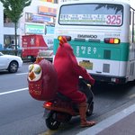 <b>치킨</b><b>배달</b>중인 <b>치킨</b>맨