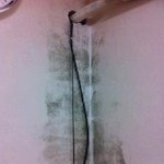 잘못된 에어컨<b>설치</b>로 인한 피해. (사진)