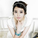 아이유 <b>vs</b> 신민아