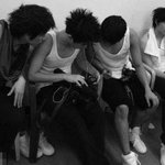 <b>소외</b> 된 듯한 아이돌의 아련한 모음