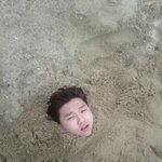 <b>암울</b>해? 웃고싶어?