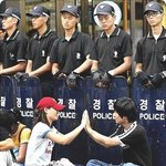 솔로부대와 <b>대치</b>중인 커플들.