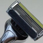 피부에 착 달라붙는 밀착<b>면도</b>에 놀라고 <b>면도</b>후 부드러움에 감탄하는...