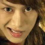 왠지 좀 <b>사악</b>해 보이기 까지한 아이돌의 눈빛