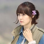 머리에 꽃 <b>달고</b> 美친 연예인