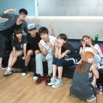 <b>jyp</b> 사단, 가족처럼 다정한 모습 보여주니 좋네요~