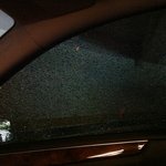 샀는데요. 자연적으로 유리가 <b>박살</b>이 났어요. 어떻게 해야하나요?