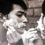 <b>면도</b>거품 묻은 얼굴도 멋있는 男연예인