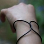 얼짱팔찌(고무링x자)의 의미