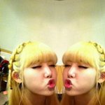 둘이서 뽀뽀하는 '시크릿' <b>징거</b>