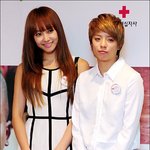 기자들의 플래시 습격, 빅토리아 어쩔 줄 몰라