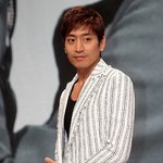 에릭 "죄송합니다"..법정스님 거론 글 공식사과