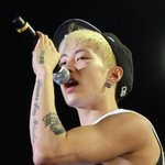재범, 금발로 변신