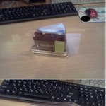 먹을거 갖고 <b>장난질</b>류~
