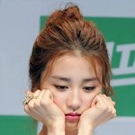 박하선 “초등학생 때 담배 심부름” <b>노안</b> 인증