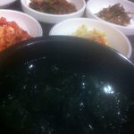 찜질방 미역국의 건더기..