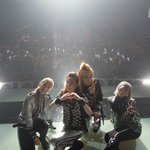 대충 찍어도 예쁜 '<b>2ne1</b>'