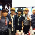 슈퍼주니어 <b>예성</b> 멤버들이랑 생일 인증샷