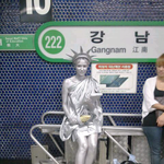 강남 자유의<b>여신상</b> 보셨나요?