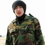 <b>밀리터리</b>룩도 잘 어울리는 남자 아이돌