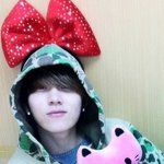 왕<b>리본</b> 달고 귀여워진 남자 연예인들