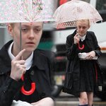 다코타 <b>패닝</b>,비오는날 학교가는 모습