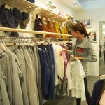 쇼핑하는 <b>마론</b>인형 장윤주, 트레이닝복 차림도 모델 포스