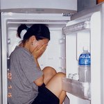 한<b>밤중</b>에 목이 말라..냉장고를 열어보니..
