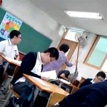 ★필독,사진有  청소 안했다 교사가 학생 얼굴에 대걸레 문질러★