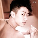 백허그를 부르는 남자 아이돌 <b>등짝</b>