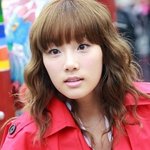 귀여운 빨간 <b>망토</b> 패션의 연예인들