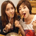 국민 <b>간식</b> 떡볶이 먹는 연예인들