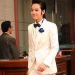 화이트 <b>수트</b> 입은 남자 연예인들