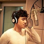 빅뱅이 쓰고 있는 <b>헤드폰</b> 뭔가여?!