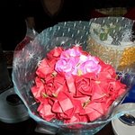 9/24 <b>생일파티날</b> 신촌에서 친구가 만들어준 장미꽃다발 잃어버렸어요