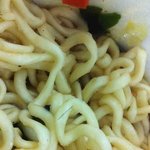 사진有)웩...컵라면에서 이물질이!!!!!!!!!!!!!!!!!...