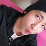내 얼굴은 <b>v</b> <b>라인</b>이다.