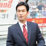 윤성효 수원 감독-최용수 서울 감독대행 옷차림 놓고도 <b>설전</b>
