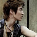 여자보다 <b>턱</b><b>선</b>이 예쁜 남자연예인
