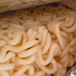 요즘은 라면에 <b>옵션</b>으로 고기도 넣어 줍니다 ㅋㅋㅋ